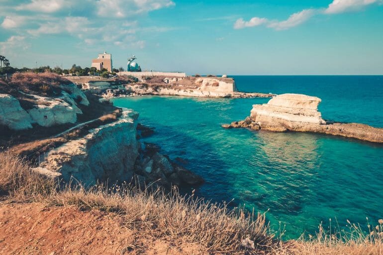 Littoaral sdu salento et vue au coucher de soleil sur Torre dell’Orso