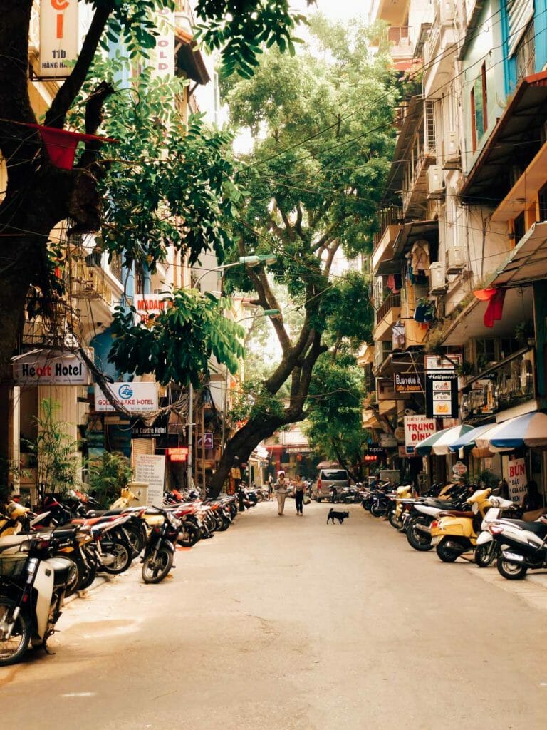 rue animée Hanoi
