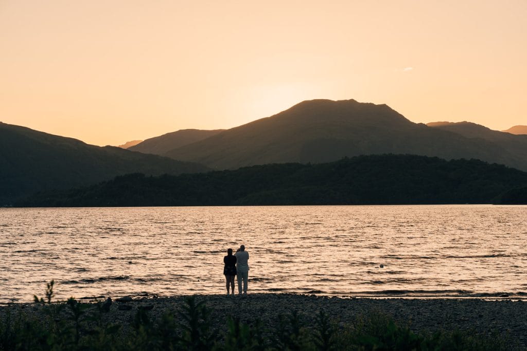 lac en écosse coucher de soleil