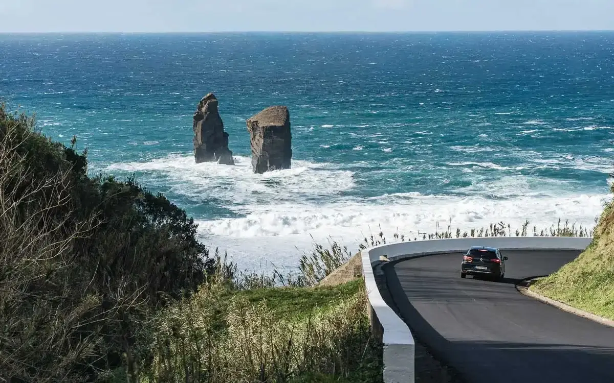 Route côtière et îlots rocheux de Mosteiros à São Miguel aux Açores